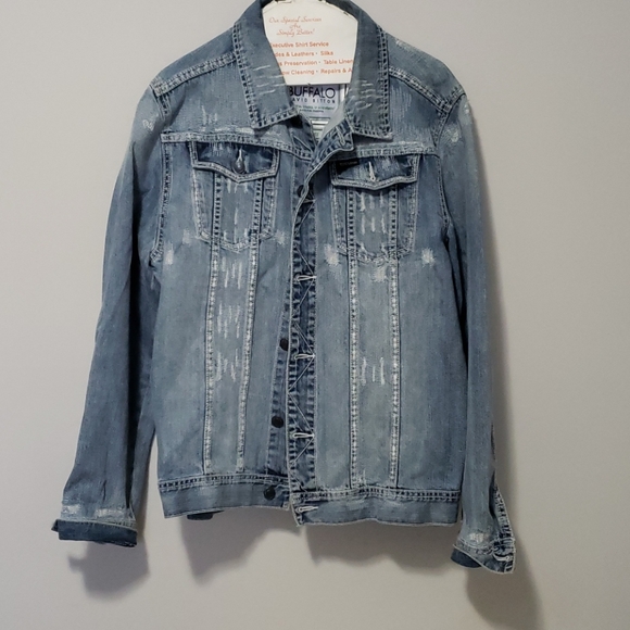 Buffalo - Picture 1 of 4